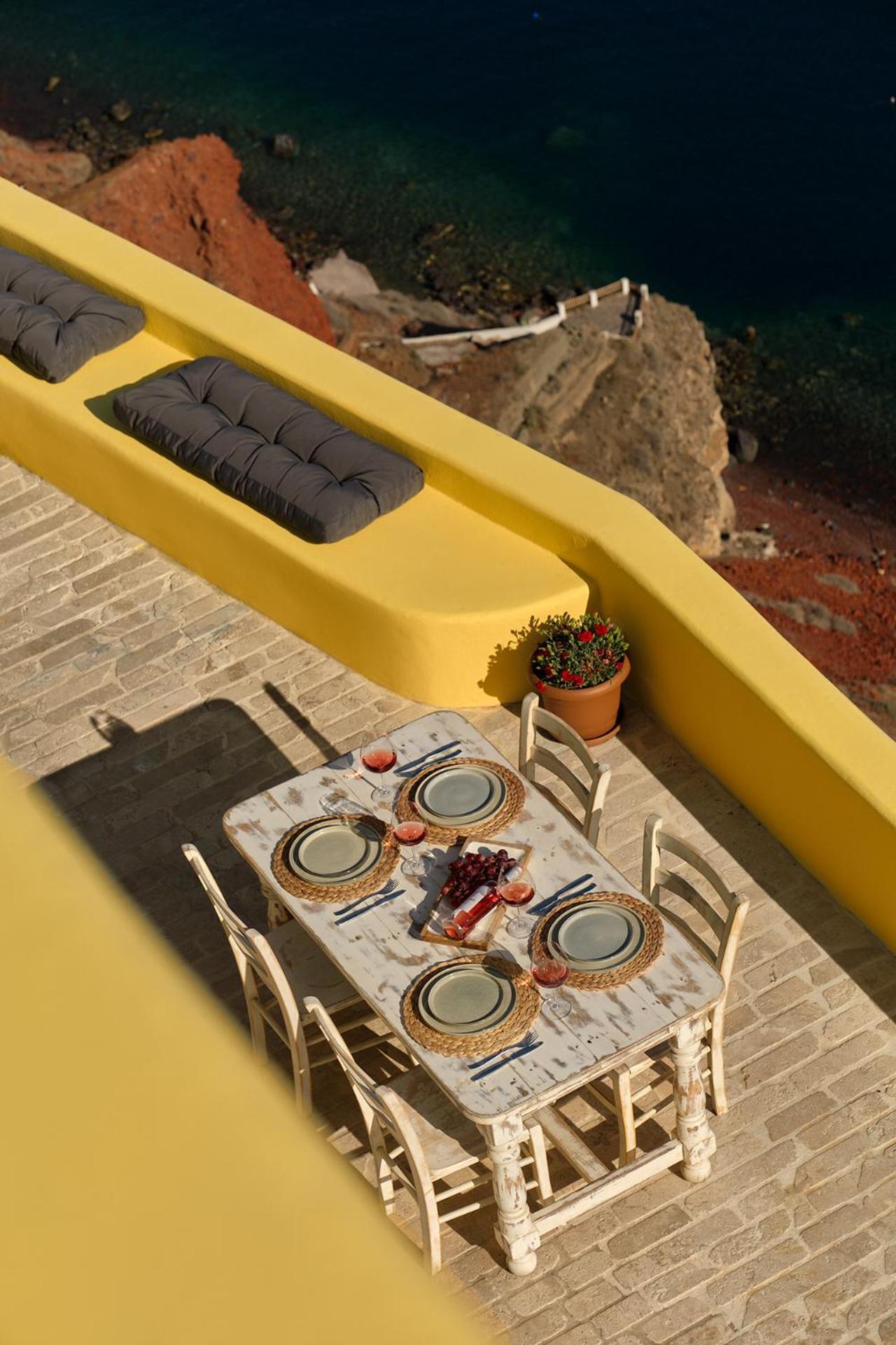 Ilivatos - Elegant Villa On The Caldera'S Edge Oia  Exterior photo