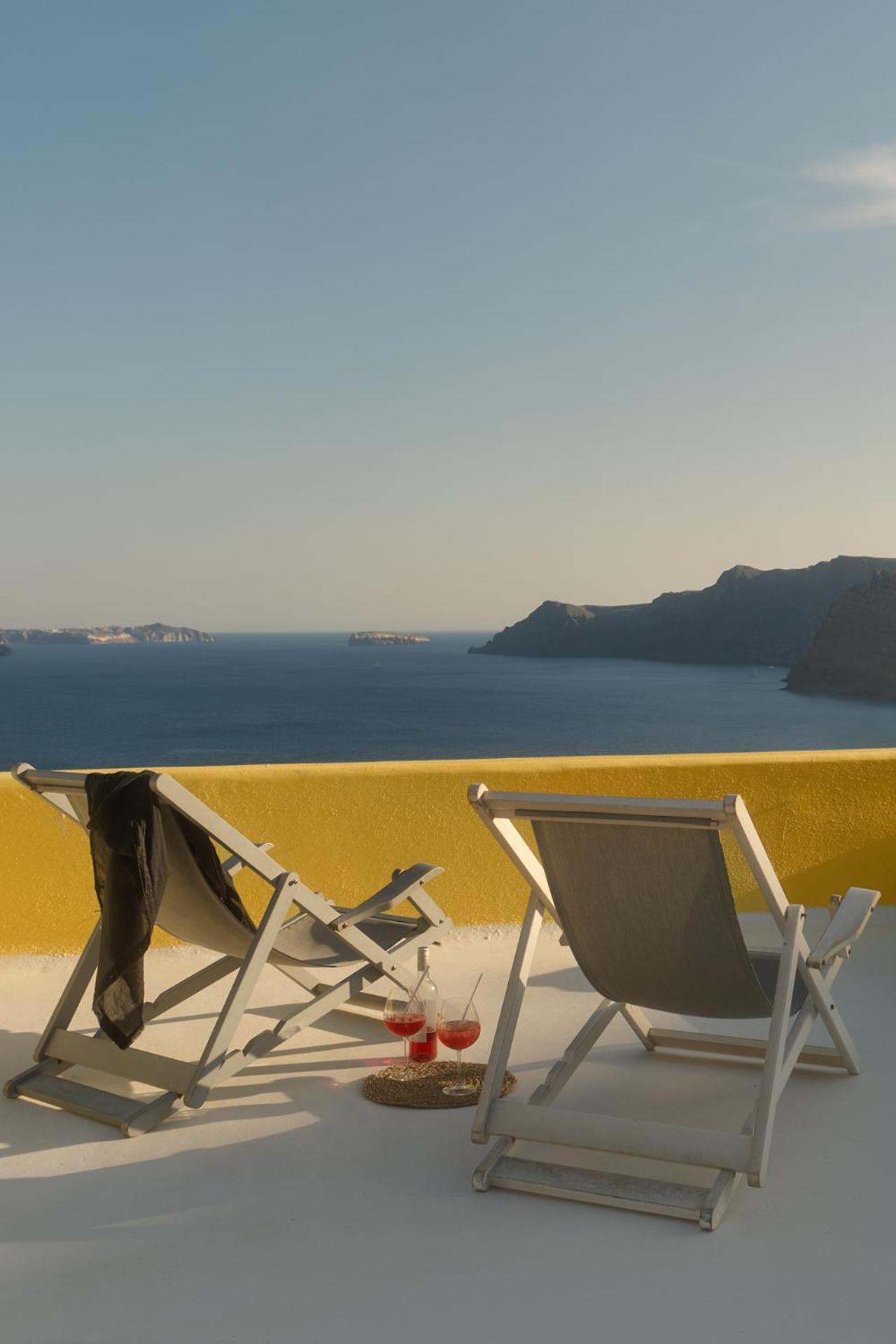 Ilivatos - Elegant Villa On The Caldera'S Edge Oia  Exterior photo