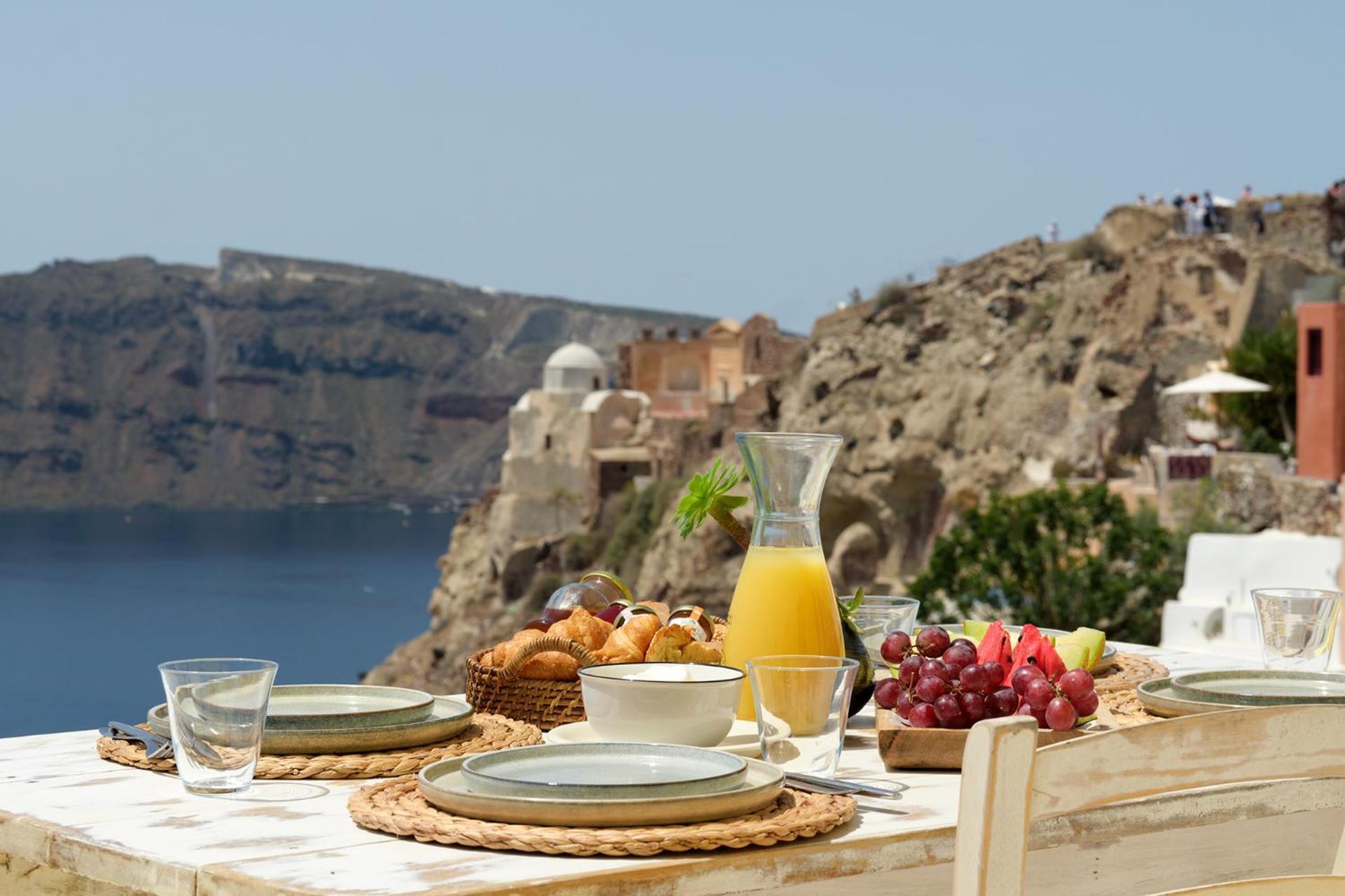 Ilivatos - Elegant Villa On The Caldera'S Edge Oia  Exterior photo